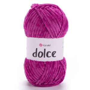 Focus sur pelote Dolce fuschia posée en avant