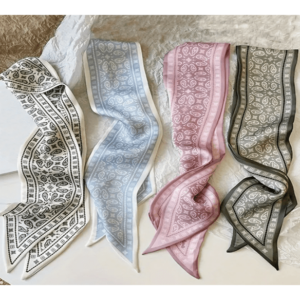 Foulard imprimé élégant pour sacs et créations DIY