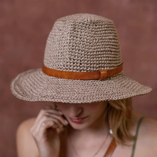 Étapes de réalisation d’un projet du Livre DMC – Raphia – 18 Projets