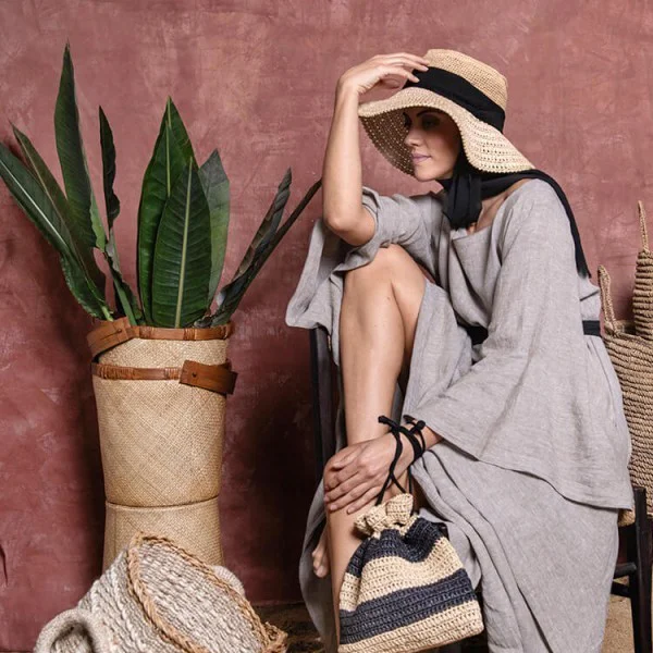 Livre DMC – Raphia – 18 Projets avec pelotes de Raphia Plat DMC en 9 couleurs